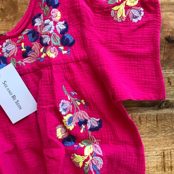 Embroidered floral top! - Picture 5 of 6